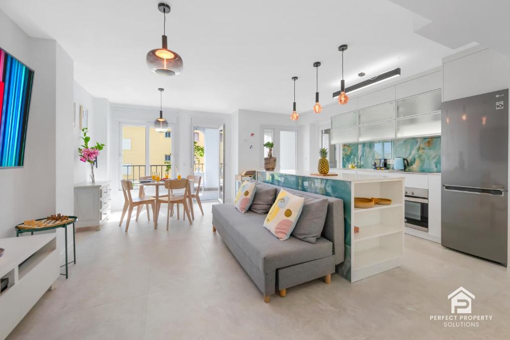 Lale Verde - Modern 2BR with sea views, 2 pools and garage