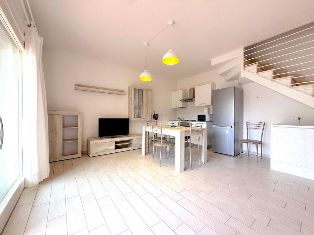 Kuchnia lub aneks kuchenny w obiekcie Villetta Acacia K&G House