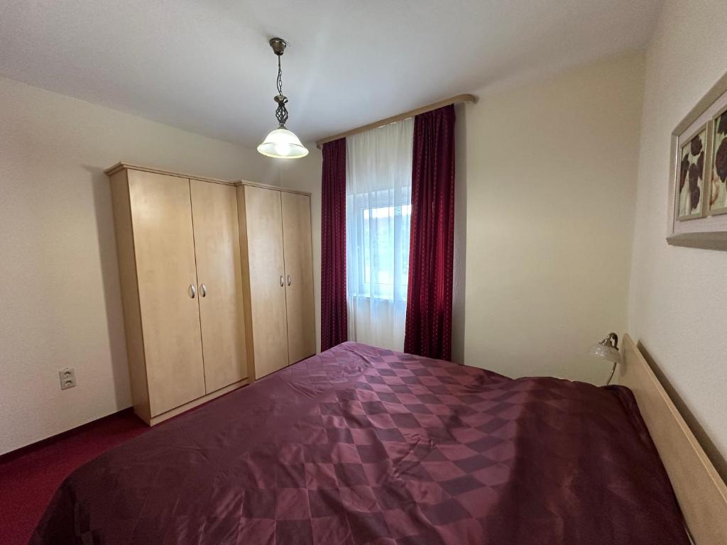 Postel nebo postele na pokoji v ubytování Siesta Club Apartman Harkány
