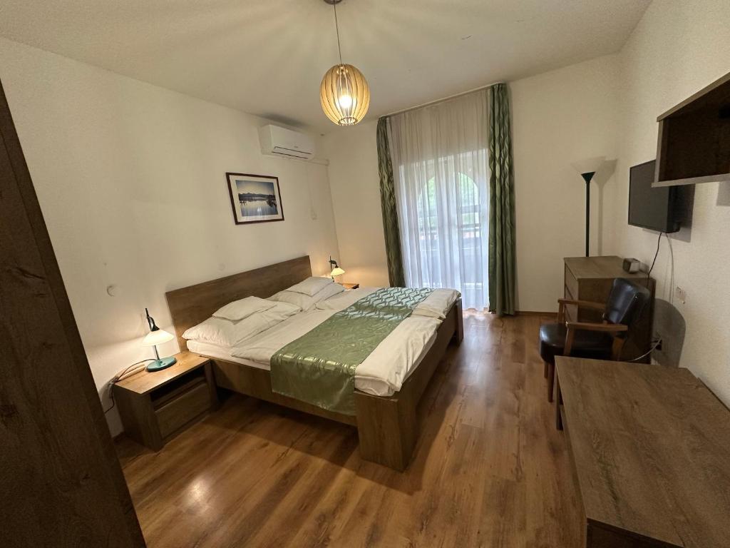 TV a/nebo společenská místnost v ubytování Siesta Club Apartman Harkány