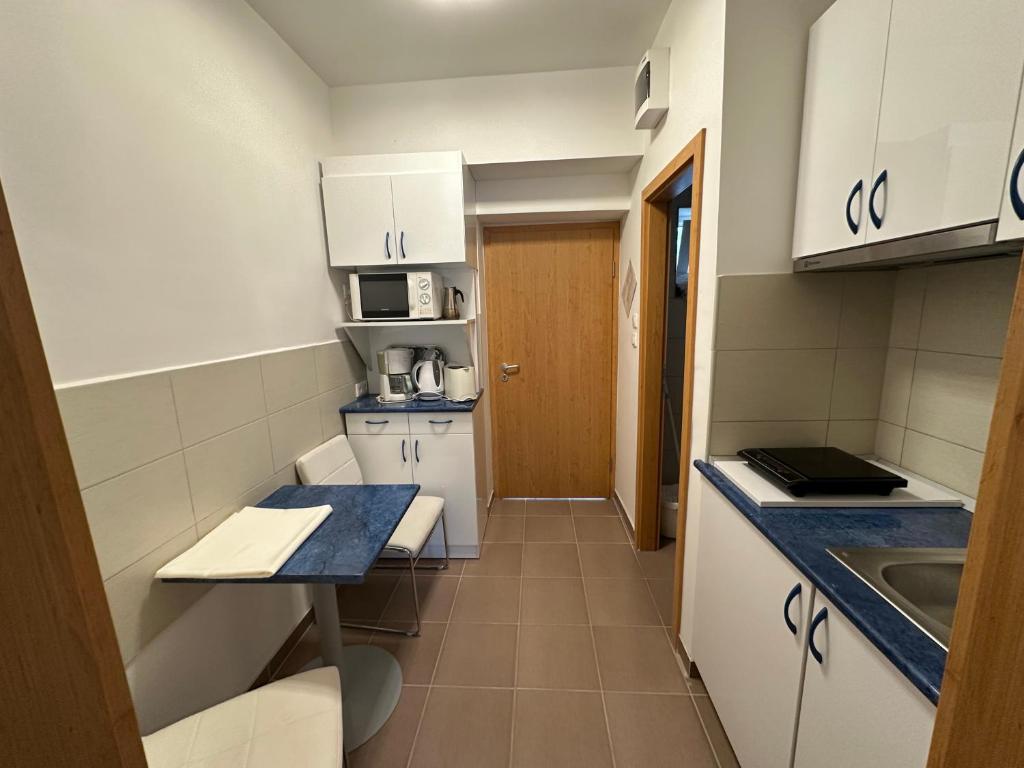 Kuchyň nebo kuchyňský kout v ubytování Siesta Club Apartman Harkány