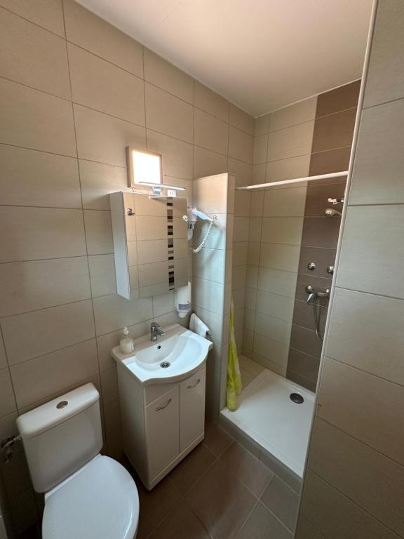 Koupelna v ubytování Siesta Club Apartman Harkány