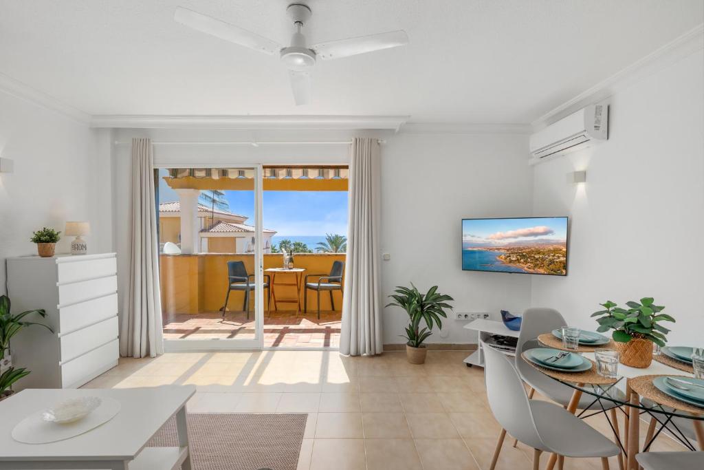 A television and/or entertainment centre at Lovely flat with sea view near the beach by Costarentals - Ref 37