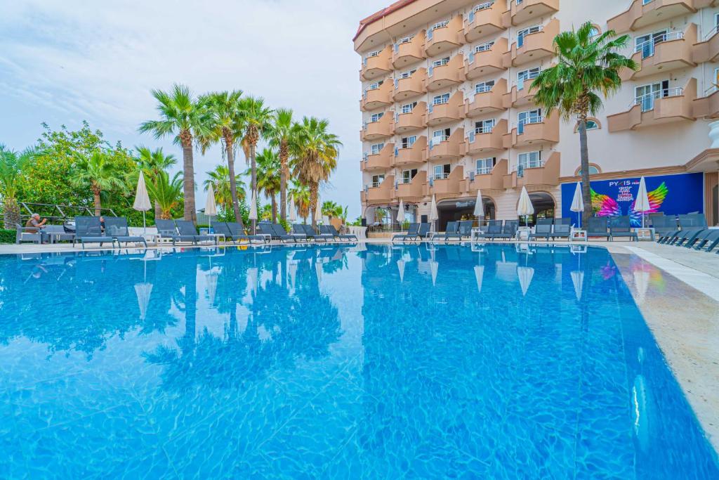 Bazén v ubytování Pyxis Point Hotel - All Inclusive nebo v jeho okolí