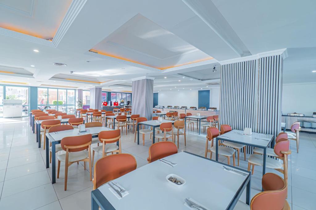 Restaurace v ubytování Pyxis Point Hotel - All Inclusive
