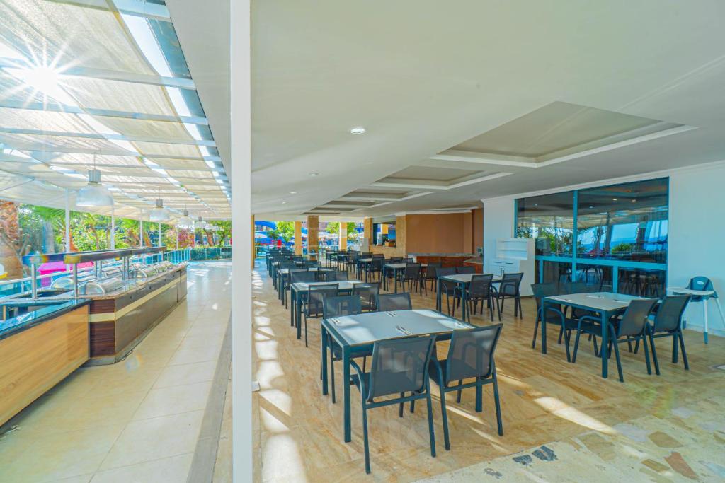 Restaurace v ubytování Pyxis Point Hotel - All Inclusive