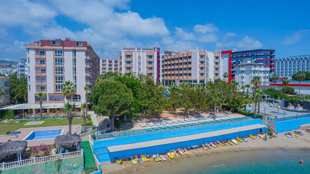 Bazén v ubytování Pyxis Point Hotel - All Inclusive nebo v jeho okolí