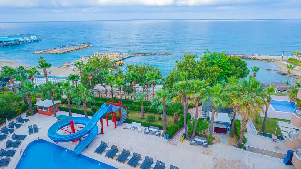Bazén v ubytování Pyxis Point Hotel - All Inclusive nebo v jeho okolí