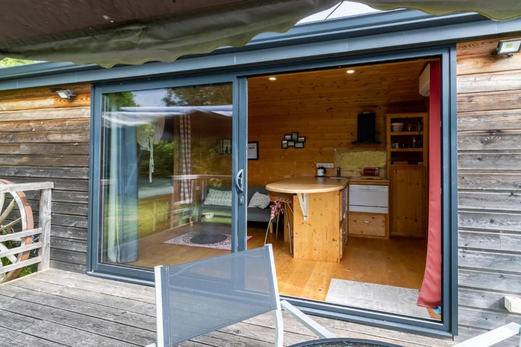 Kuchyň nebo kuchyňský kout v ubytování Tiny House