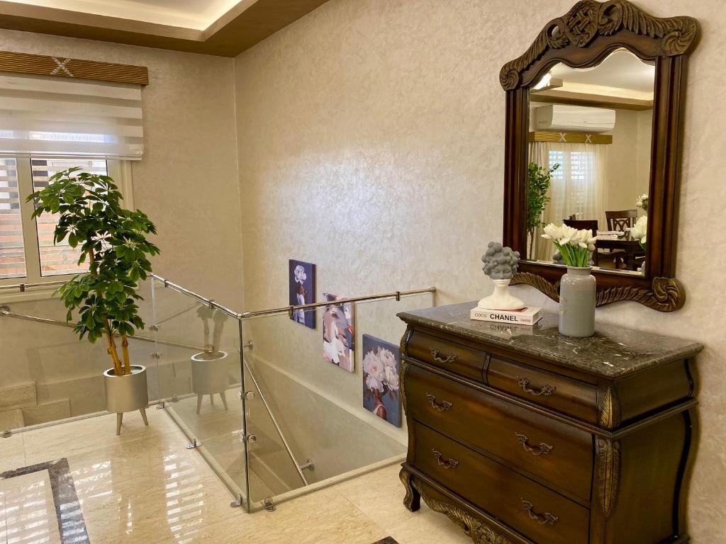 Kép New Cairo 3BR Villa Garden & Prime Location By Best of Bedz szállásáról Kairóban a galériában