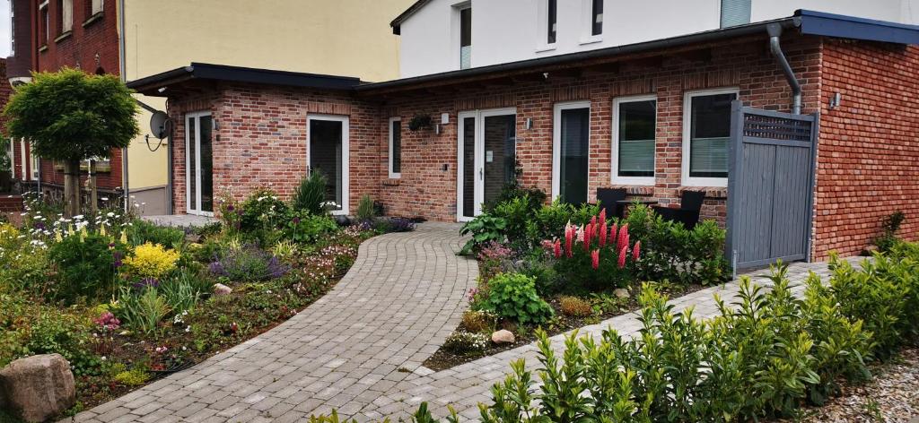 a brick house with a garden in front of it at LandRäume barrierefrei in Lunden