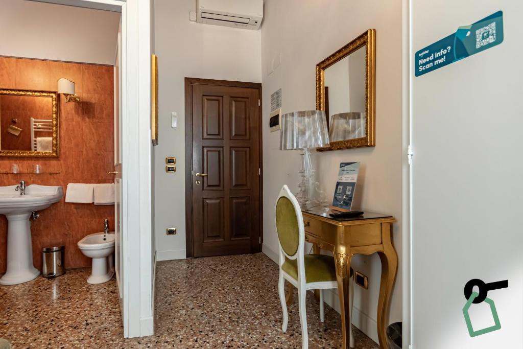 Koupelna v ubytování HOTIDAY Room Collection - Dolo