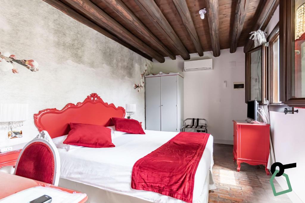 Postel nebo postele na pokoji v ubytování HOTIDAY Room Collection - Dolo