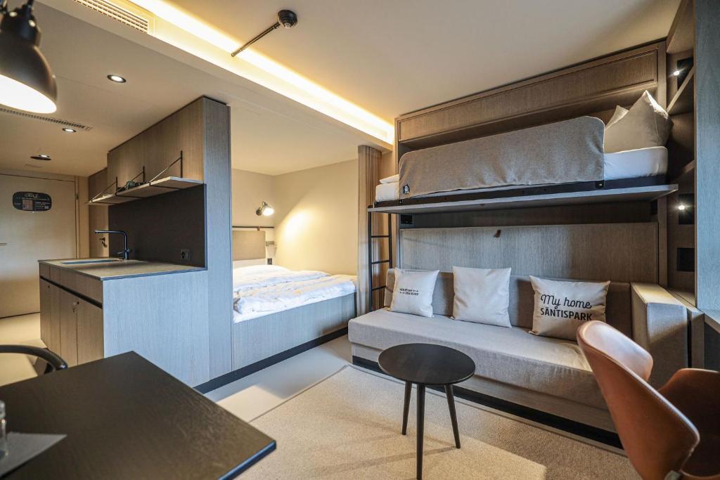 TV a/nebo společenská místnost v ubytování Revier Hotel Säntispark
