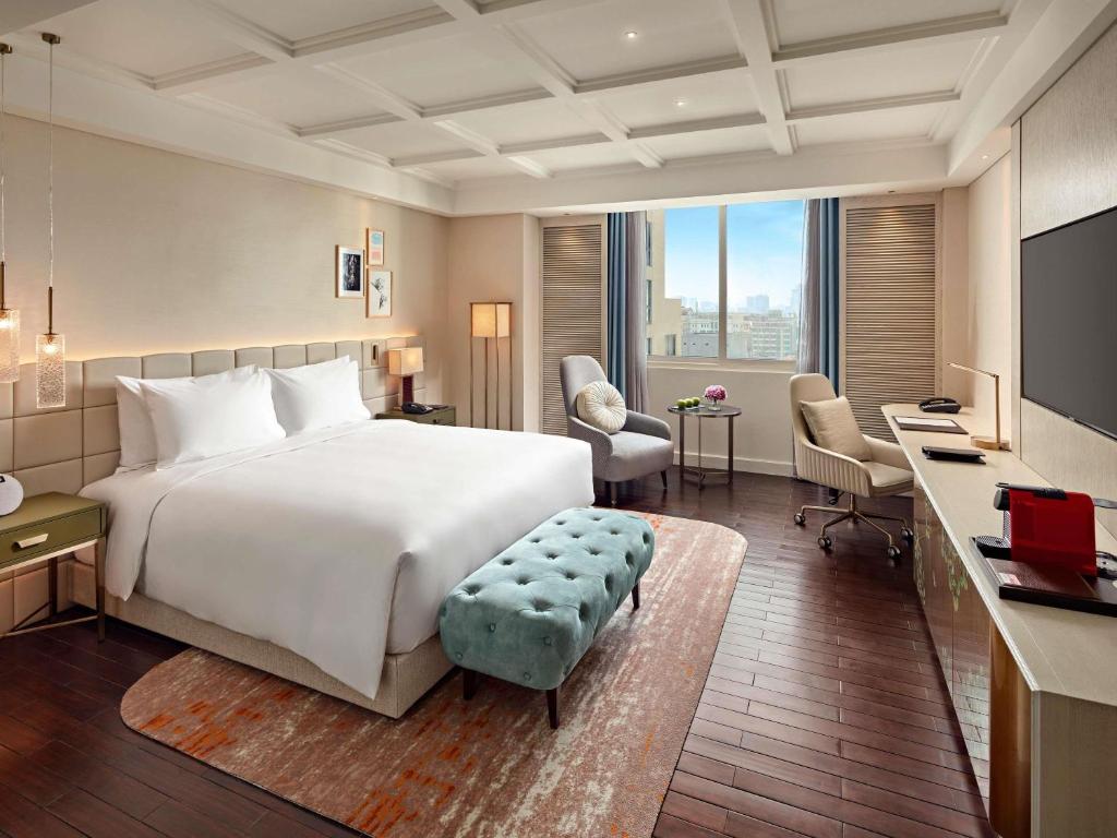 Postel nebo postele na pokoji v ubytování Mövenpick Hotel Hanoi Centre