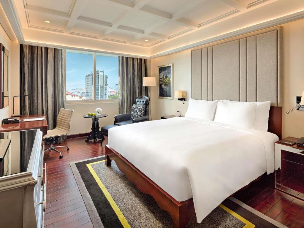 Postel nebo postele na pokoji v ubytování Mövenpick Hotel Hanoi Centre