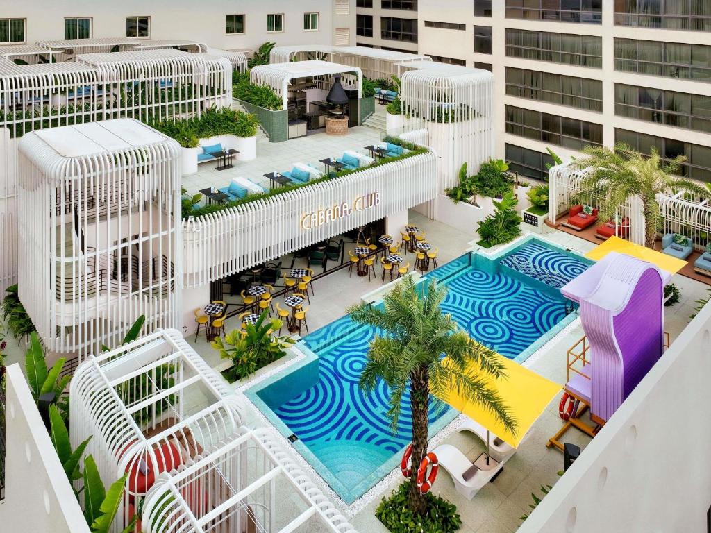 Bazén v ubytování Mövenpick Hotel Hanoi Centre nebo v jeho okolí