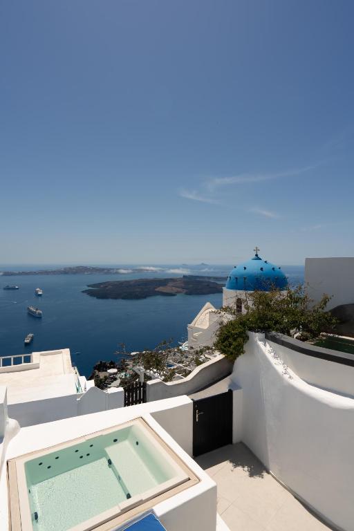 
Cove Suite with Outdoor Heated Plunge Pool

