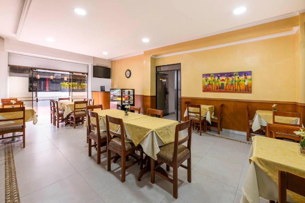TV a/nebo společenská místnost v ubytování Hotel El Campin