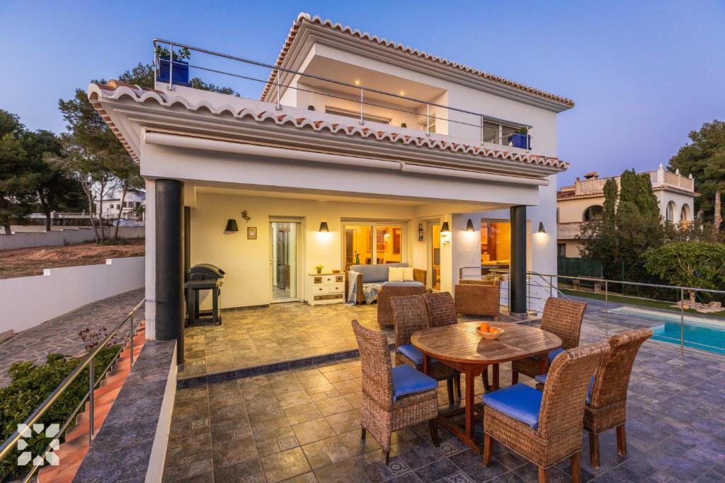 Bazén v ubytování Villa Bernia by Abahana Villas nebo v jeho okolí