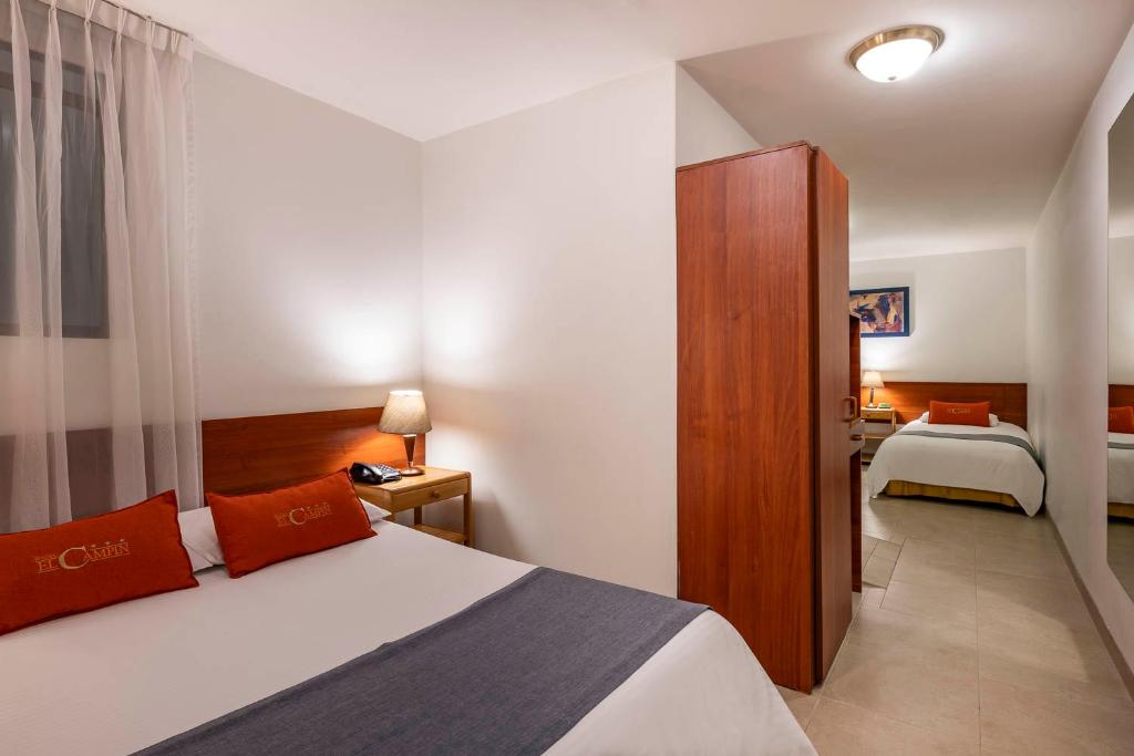 Postel nebo postele na pokoji v ubytování Hotel El Campin