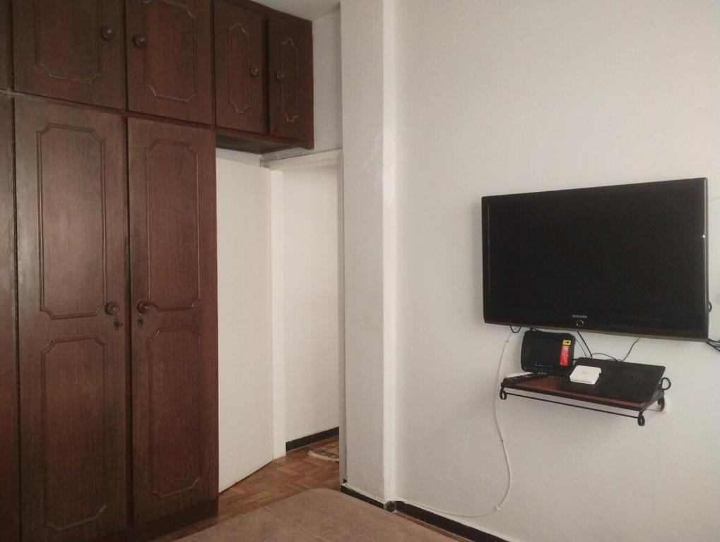 TV a/nebo společenská místnost v ubytování Savassi apartment, functional, practical, home work