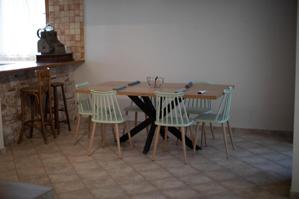 Restaurace v ubytování Mulberry house Nea makri