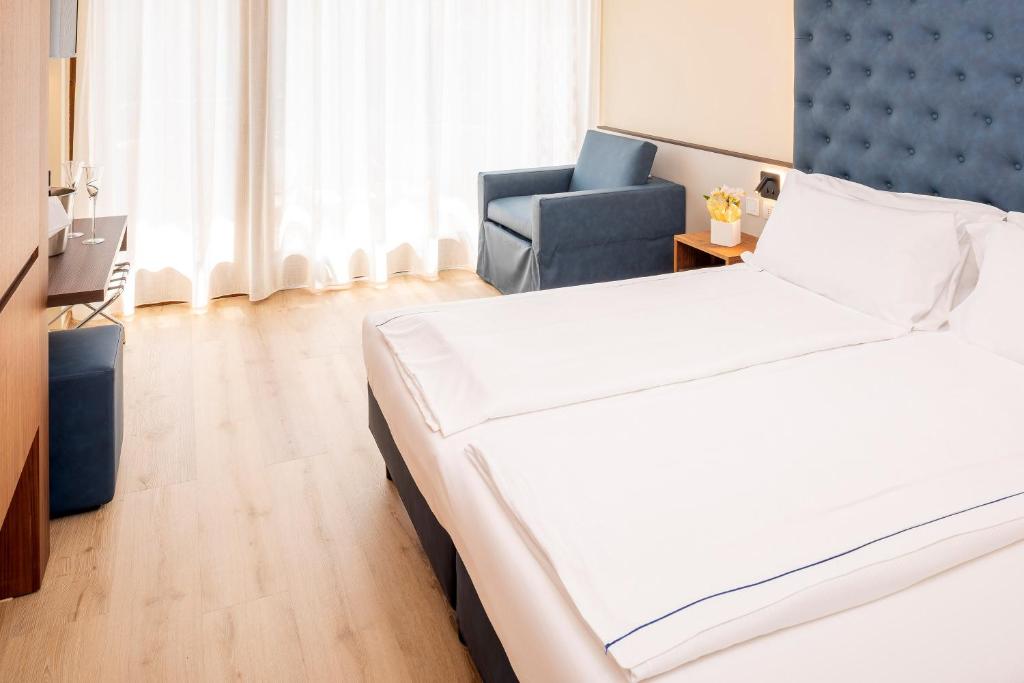 Sporthotel Olimpo - Triple Room With Pool View