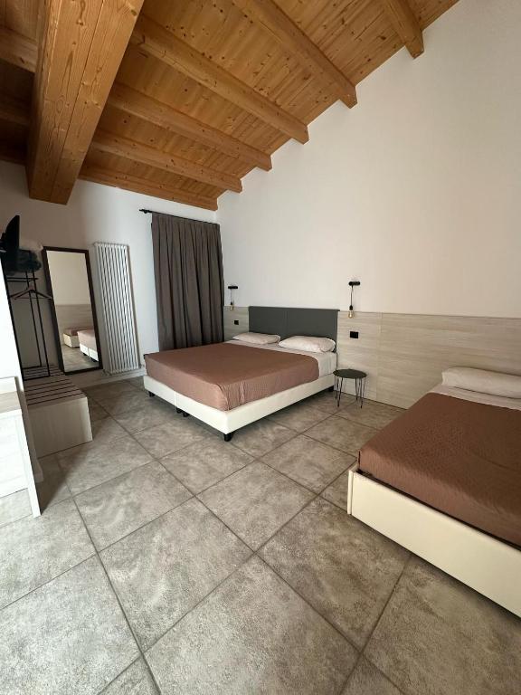 Posteľ alebo postele v izbe v ubytovaní taverna napoleone