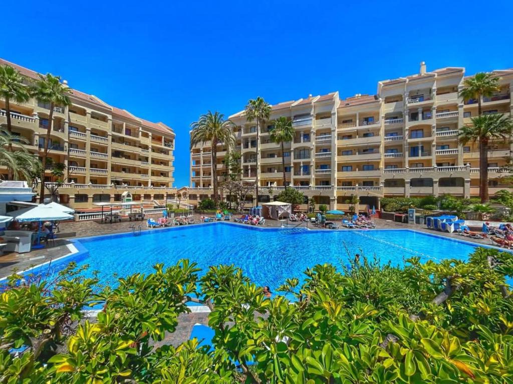 Бассейн в Los Cristianos Heated Pool Sea View AC или поблизости