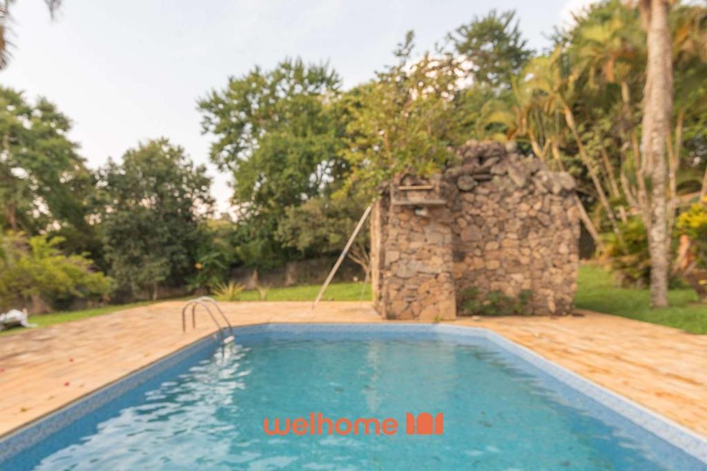 Πισίνα στο ή κοντά στο Chácara em Piracaia com Piscina e Churrasqueira