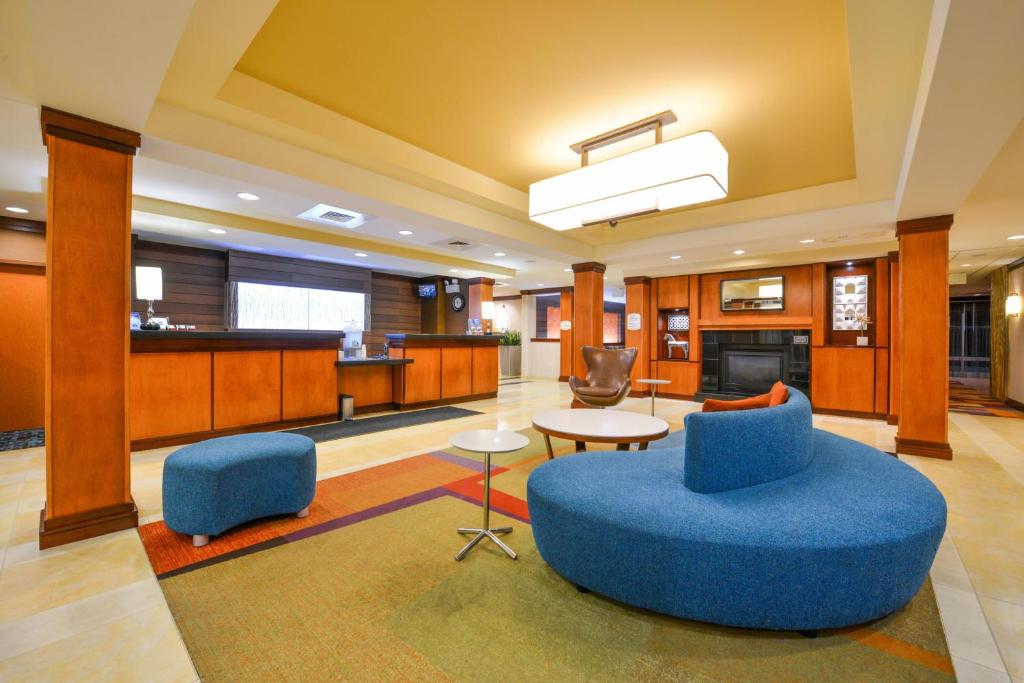 Posezení v ubytování Fairfield Inn & Suites White Marsh