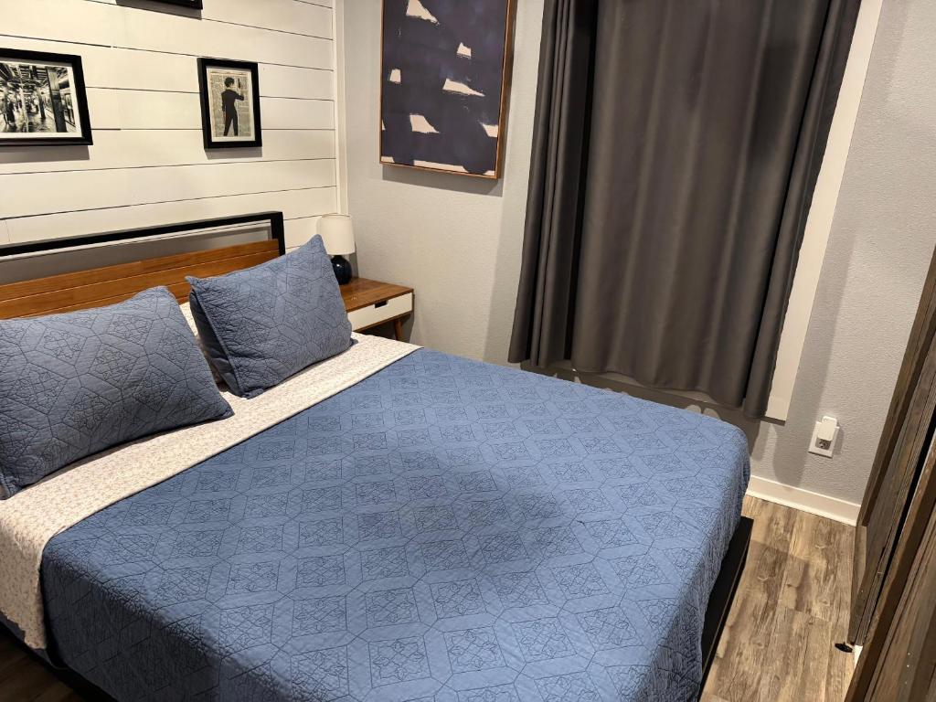 Voodi või voodid majutusasutuse Tiny Cozy Cabin Away From Home toas