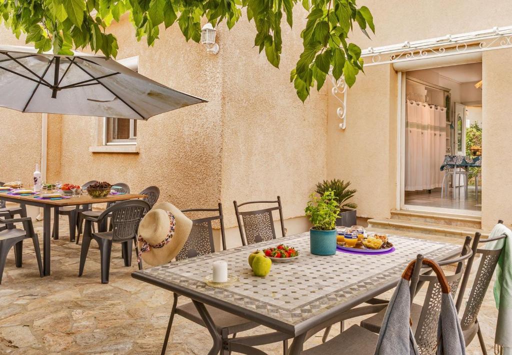 Posedenie v ubytovaní VILLA tous conforts avec Piscine privée et accès Plage