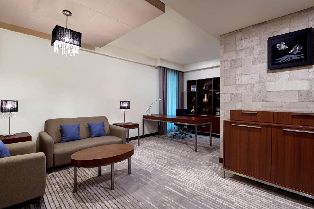 Posezení v ubytování Courtyard by Marriott Bandung Dago