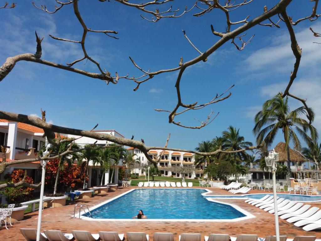 Bazén v ubytování Hotel Torre Molino nebo v jeho okolí
