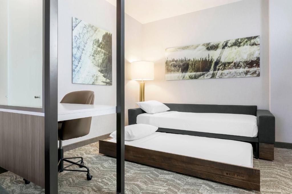 Postel nebo postele na pokoji v ubytování SpringHill Suites by Marriott Truckee Lake Tahoe