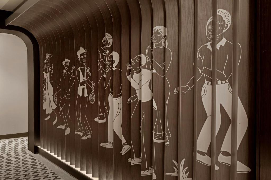 Madi Paidi Bangkok, Autograph Collection - Resim 31