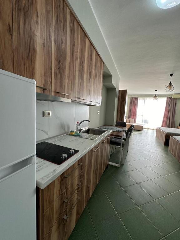 Kuchyň nebo kuchyňský kout v ubytování Eri Apartments 4