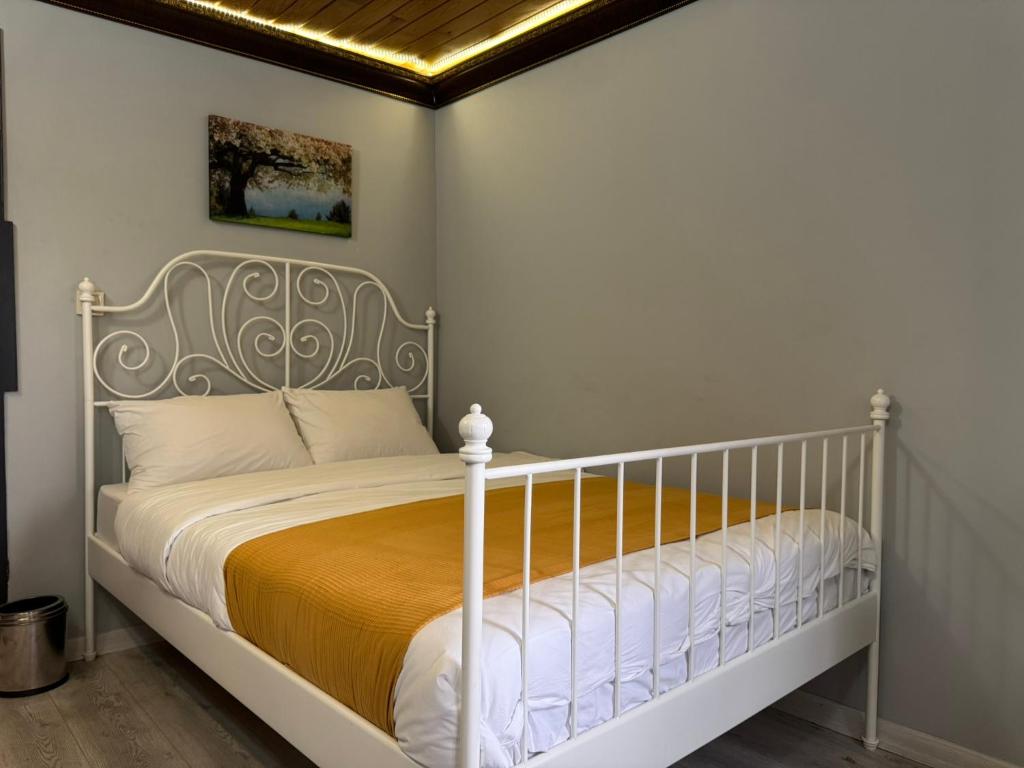 Postel nebo postele na pokoji v ubytování White Inn Taksim