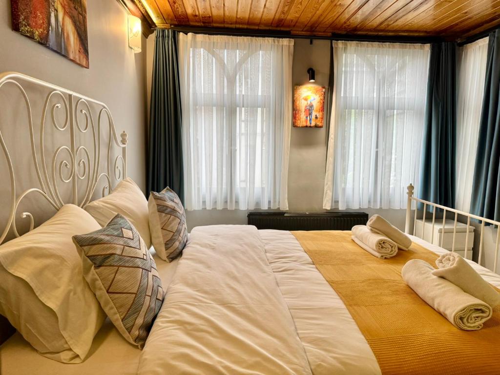 Postel nebo postele na pokoji v ubytování White Inn Taksim