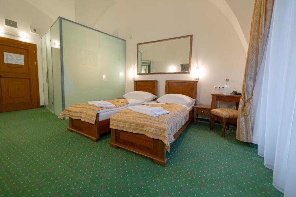Postel nebo postele na pokoji v ubytování Hotel Zámok Topoľčianky