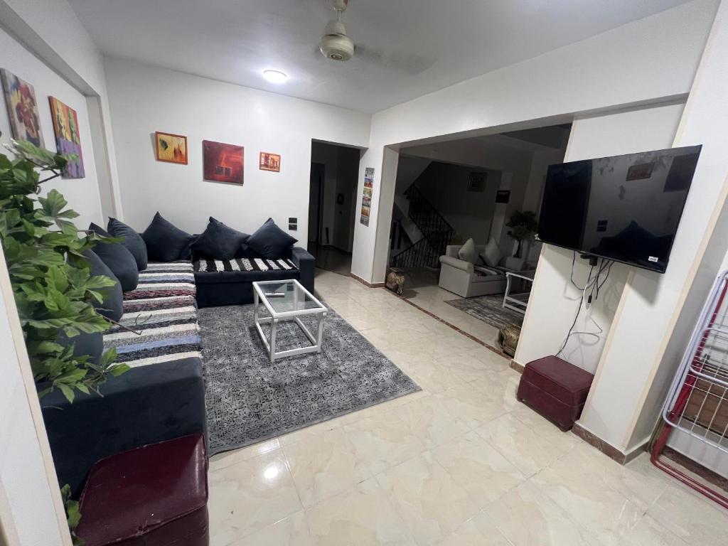TV a/nebo společenská místnost v ubytování Mohamed Home