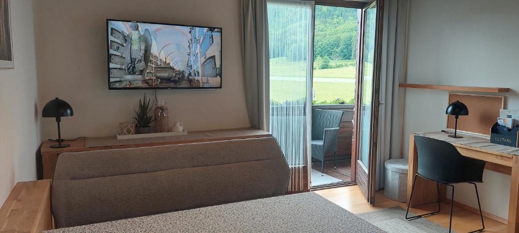 TV a/nebo společenská místnost v ubytování Abis Ferienwohnung Salzkammergut