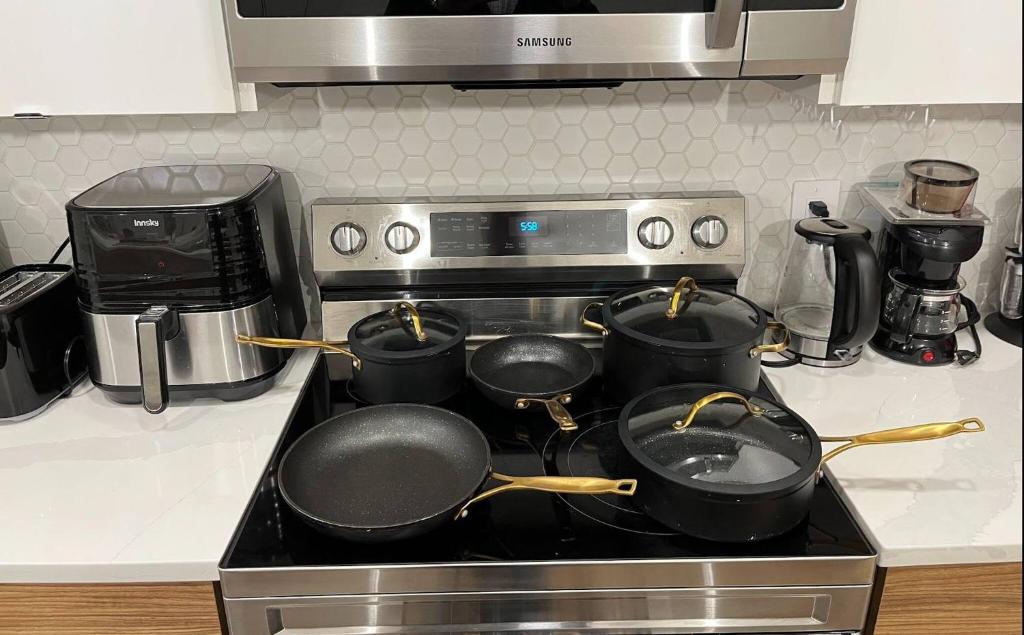 Kuchyň nebo kuchyňský kout v ubytování Full Luxury home 4 BD ,AC,sleep 14,BBQ, 2V Garage