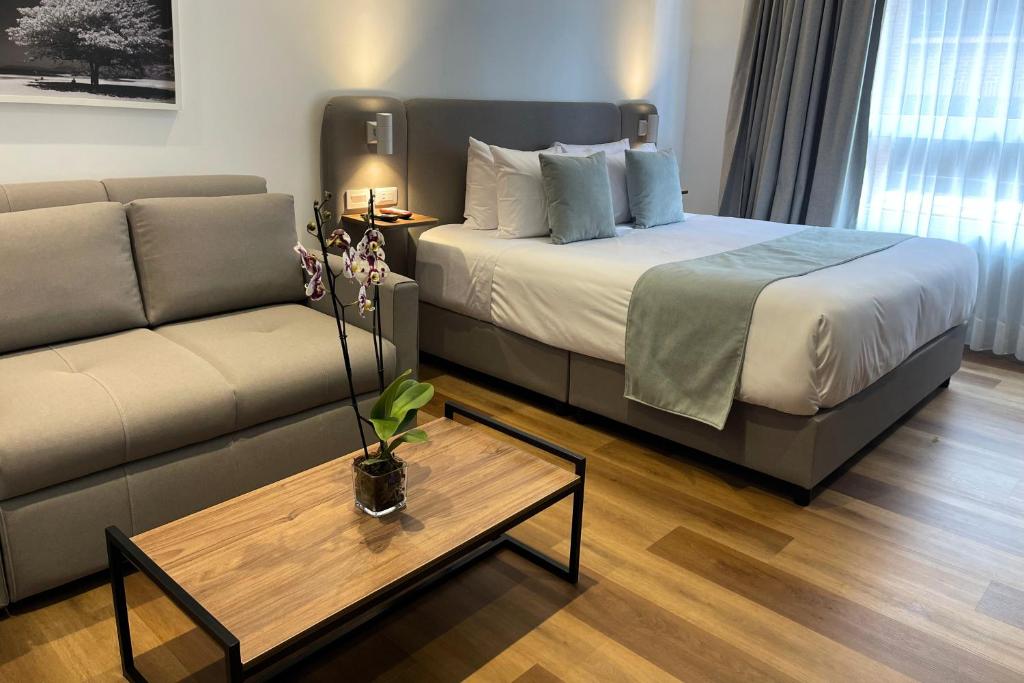 Postel nebo postele na pokoji v ubytování VOU Suites