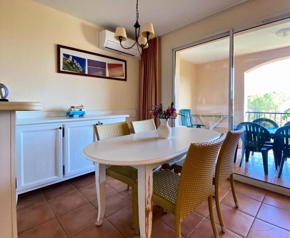 Photo de la galerie de l'établissement Village Pont Royal en Provence - maeva Home - Appartement climatisé 2 pièces 6 personnes - Confort MAE-1684, à Mallemort