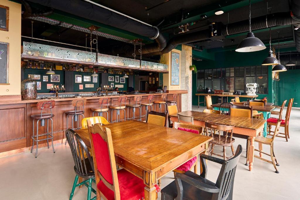 Restoran või mõni muu söögikoht majutusasutuses Kex Hostel
