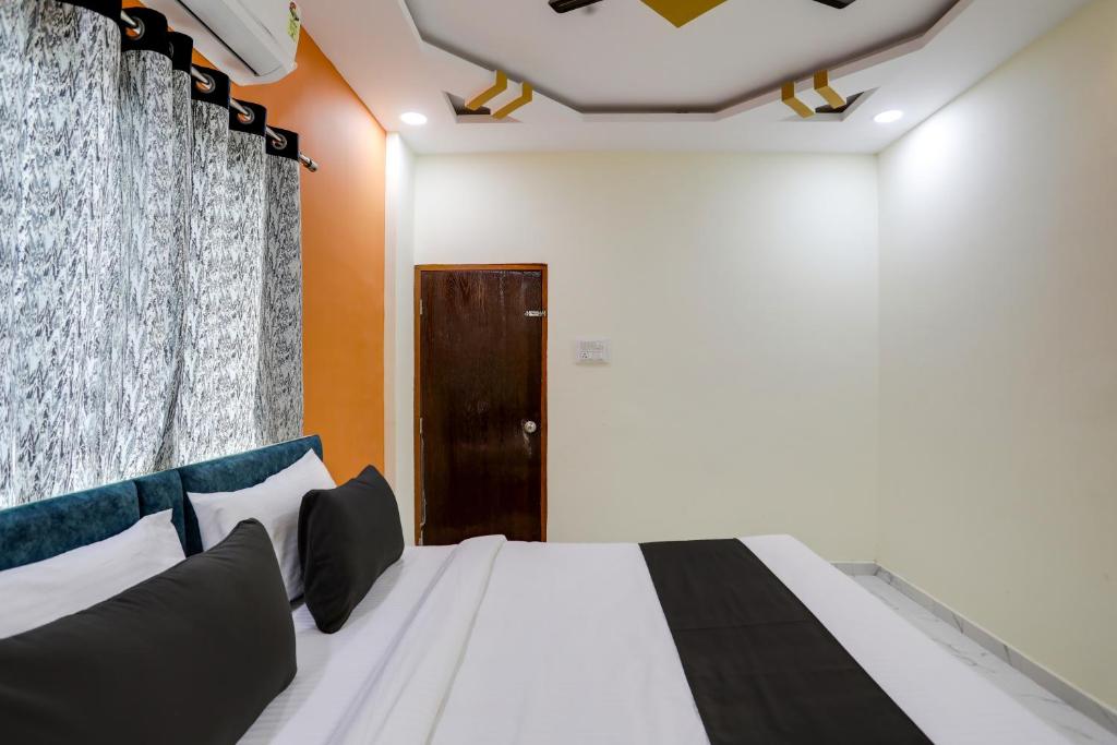 Postel nebo postele na pokoji v ubytování Hotel O Sky View Stay In