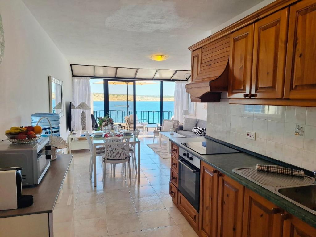 Seafront apartment Terrace, lounger & Panoramic ocean views - 15